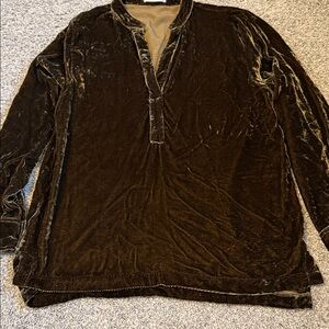 Lanhtropy Dark Green V-Neck  Blouse, Sm.- Crushed Velvet Look, exc.